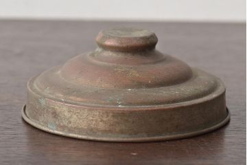 アンティーク雑貨　エンボス入り　たばこ瓶(ガラス瓶、ガラスビン、タバコ瓶) (R-044796)