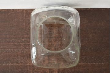 アンティーク雑貨　エンボス入り　たばこ瓶(ガラス瓶、ガラスビン、タバコ瓶) (R-044796)