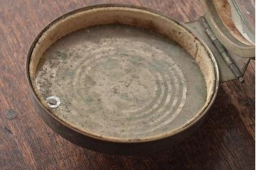 アンティーク雑貨　エンボス入り　たばこ瓶(ガラス瓶、ガラスビン、タバコ瓶) (R-044796)