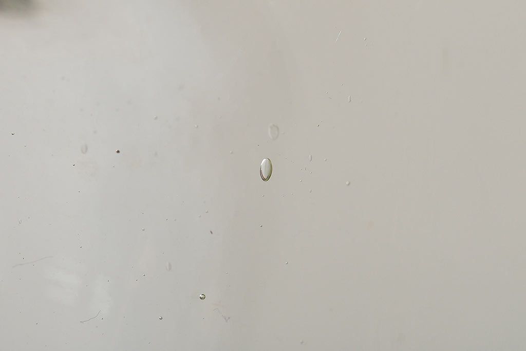 アンティーク雑貨　エンボス入り　たばこ瓶(ガラス瓶、ガラスビン、タバコ瓶) (R-044796)