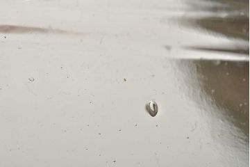 アンティーク雑貨　エンボス入り　たばこ瓶(ガラス瓶、ガラスビン、タバコ瓶) (R-044796)