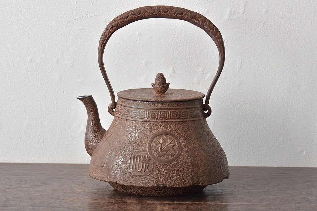 大正〜昭和初期　南部　三岩堂　銀口　鉄瓶(丸に違い鷹の羽紋)(R-044797)