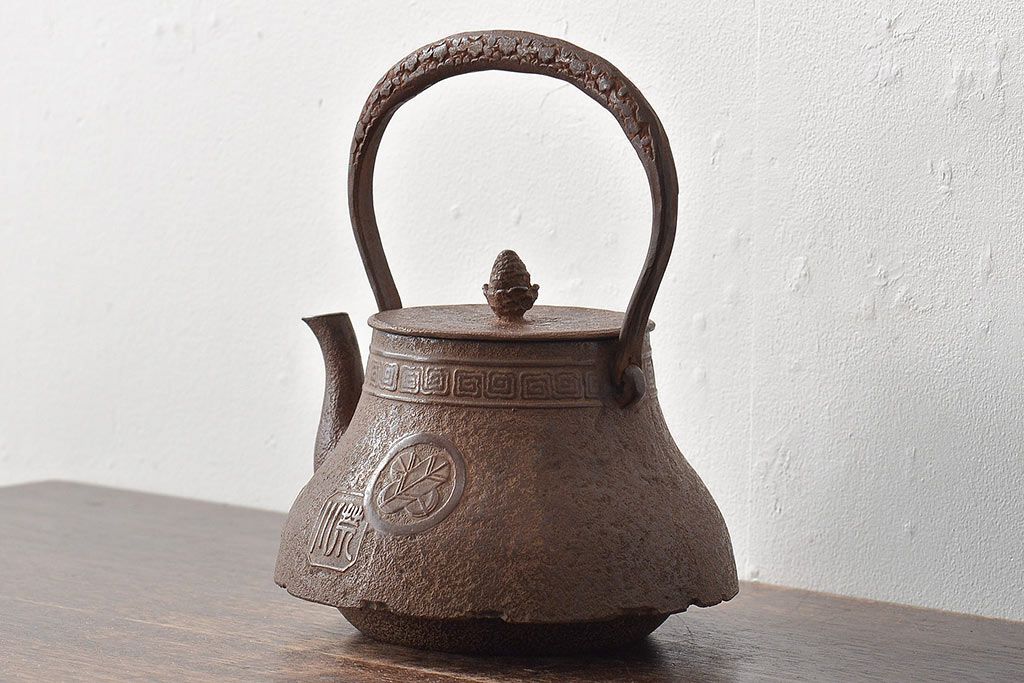 大正〜昭和初期　南部　三岩堂　銀口　鉄瓶(丸に違い鷹の羽紋)(R-044797)