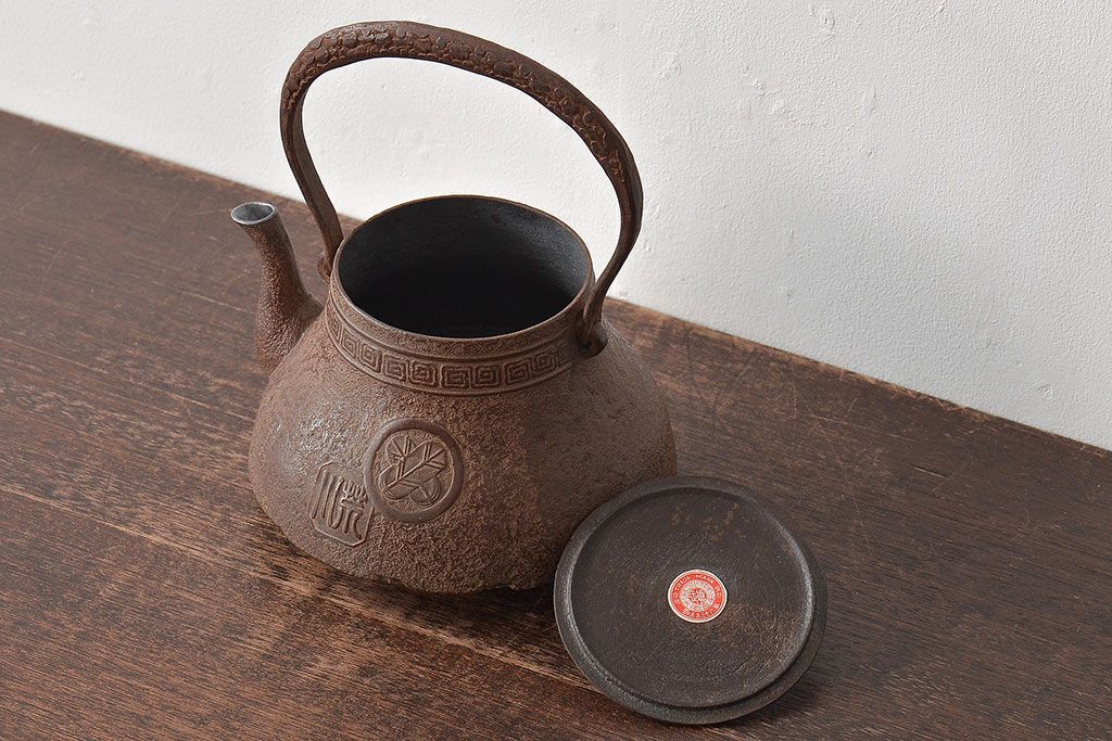 大正〜昭和初期　南部　三岩堂　銀口　鉄瓶(丸に違い鷹の羽紋)(R-044797)