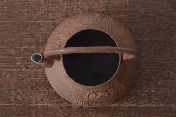 大正〜昭和初期　南部　三岩堂　銀口　鉄瓶(丸に違い鷹の羽紋)(R-044797)