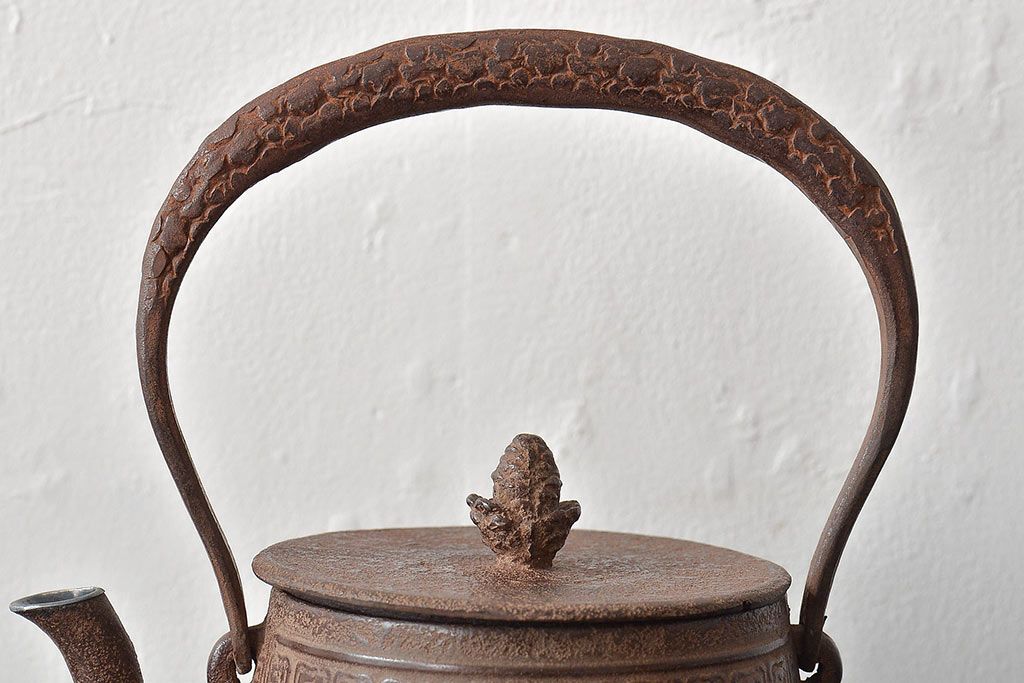 大正〜昭和初期　南部　三岩堂　銀口　鉄瓶(丸に違い鷹の羽紋)(R-044797)