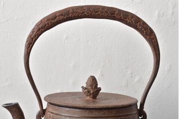 大正〜昭和初期　南部　三岩堂　銀口　鉄瓶(丸に違い鷹の羽紋)(R-044797)