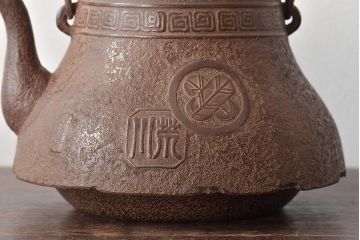 大正〜昭和初期　南部　三岩堂　銀口　鉄瓶(丸に違い鷹の羽紋)(R-044797)