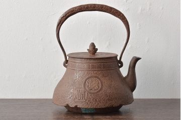 大正〜昭和初期　南部　三岩堂　銀口　鉄瓶(丸に違い鷹の羽紋)(R-044797)