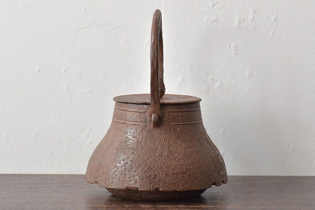 大正〜昭和初期　南部　三岩堂　銀口　鉄瓶(丸に違い鷹の羽紋)(R-044797)