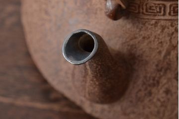 大正〜昭和初期　南部　三岩堂　銀口　鉄瓶(丸に違い鷹の羽紋)(R-044797)