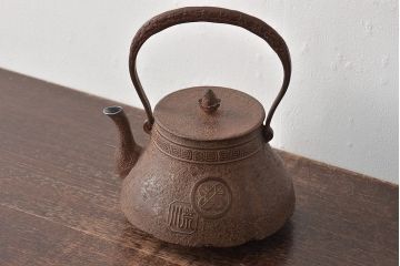 大正〜昭和初期　南部　三岩堂　銀口　鉄瓶(丸に違い鷹の羽紋)(R-044797)