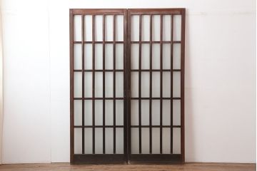 アンティーク建具　昭和中期　すりガラス入り　レトロな空間演出におすすめの格子入りガラス戸2枚セット(引き戸、建具)(R-044806)