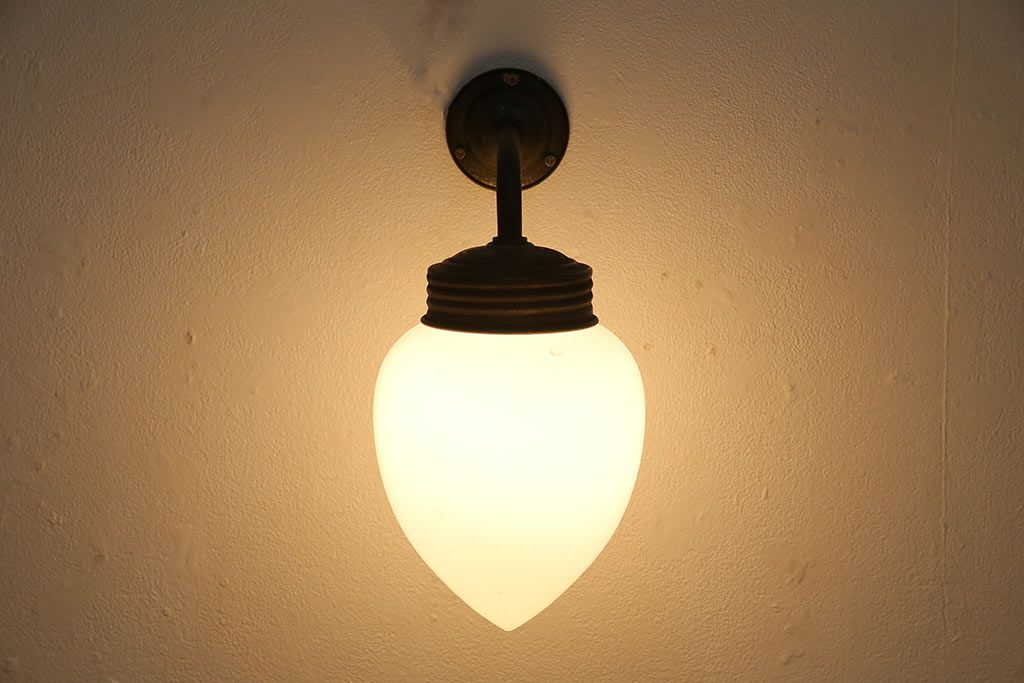 アンティーク照明　昭和初期　蕾のようなシルエットがおしゃれな壁付け照明(ウォールライト、ウォールランプ)(R-044811)