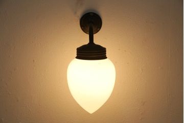 アンティーク照明　昭和初期　蕾のようなシルエットがおしゃれな壁付け照明(ウォールライト、ウォールランプ)(R-044811)