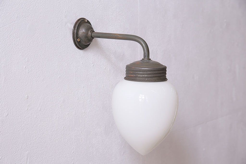 アンティーク照明　昭和初期　蕾のようなシルエットがおしゃれな壁付け照明(ウォールライト、ウォールランプ)(R-044811)