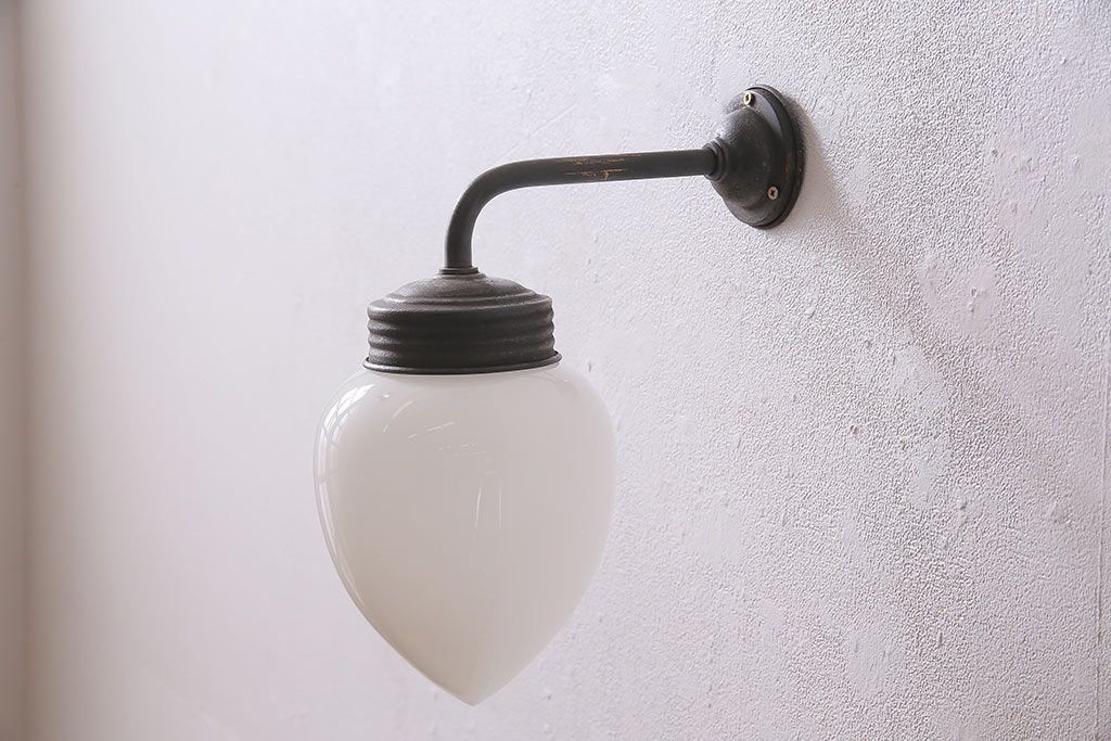 アンティーク照明　昭和初期　蕾のようなシルエットがおしゃれな壁付け照明(ウォールライト、ウォールランプ)(R-044811)