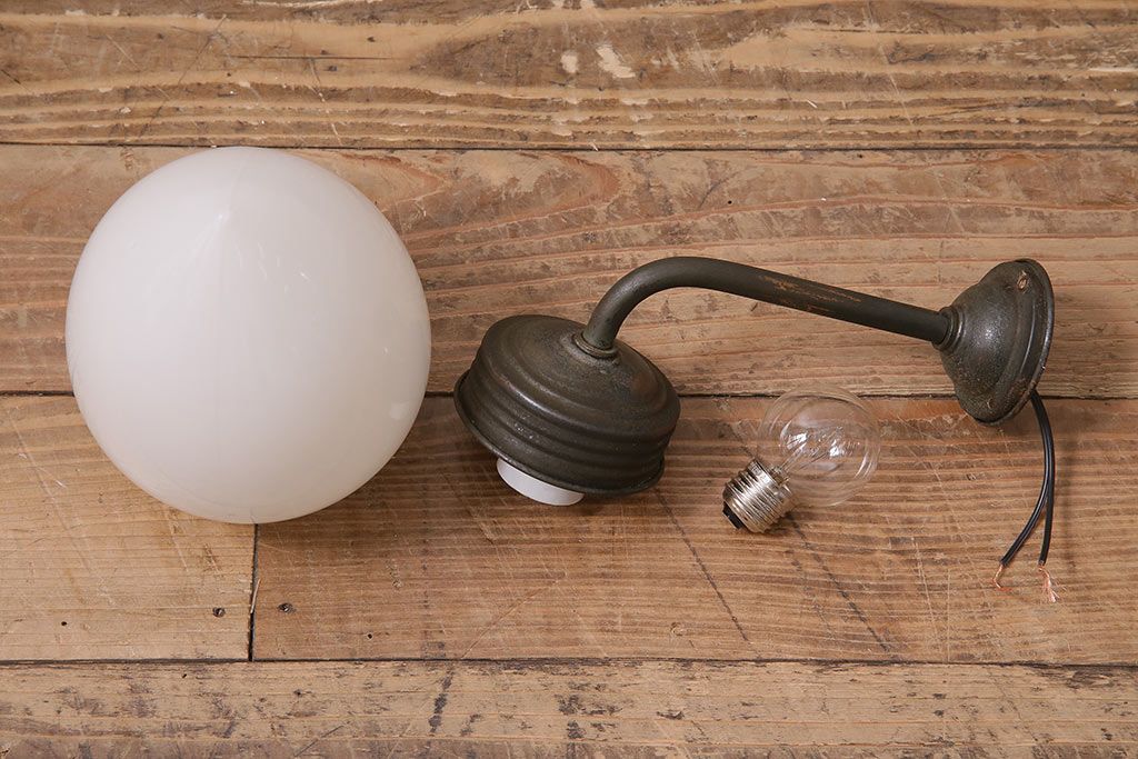 アンティーク照明　昭和初期　蕾のようなシルエットがおしゃれな壁付け照明(ウォールライト、ウォールランプ)(R-044811)