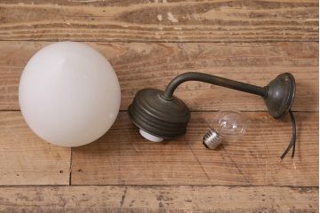 アンティーク照明　昭和初期　蕾のようなシルエットがおしゃれな壁付け照明(ウォールライト、ウォールランプ)(R-044811)