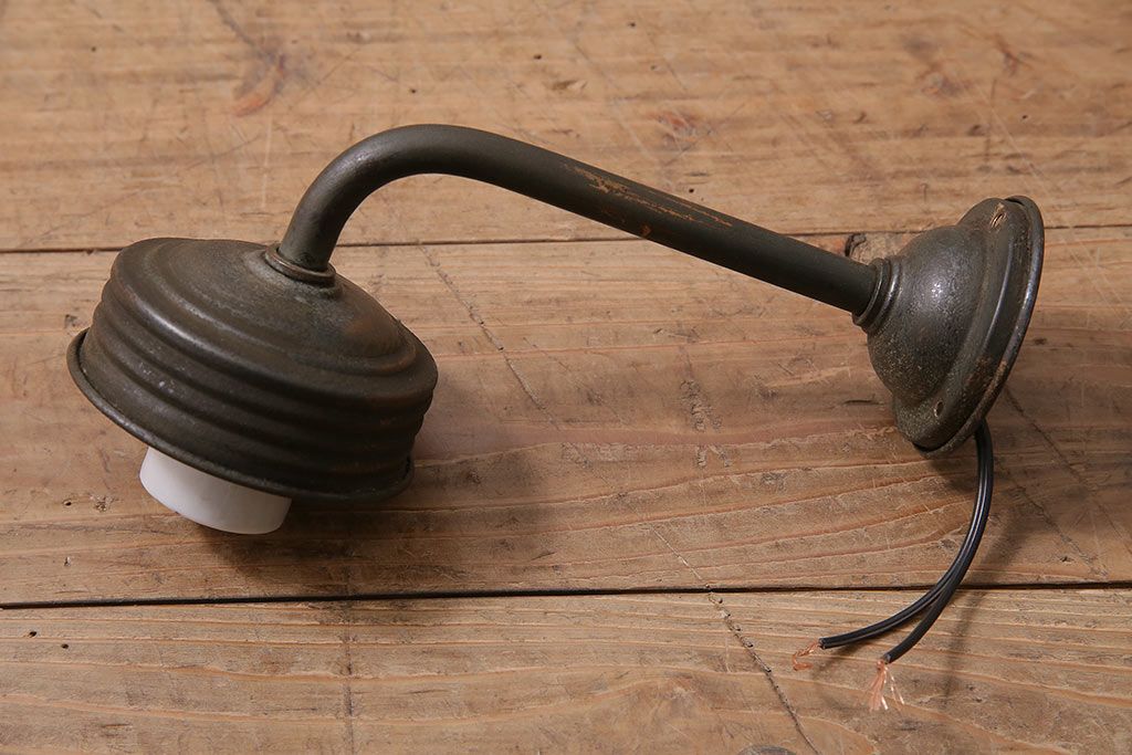 アンティーク照明　昭和初期　蕾のようなシルエットがおしゃれな壁付け照明(ウォールライト、ウォールランプ)(R-044811)