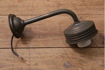 アンティーク照明　昭和初期　蕾のようなシルエットがおしゃれな壁付け照明(ウォールライト、ウォールランプ)(R-044811)