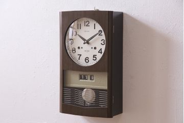 レトロ雑貨　SEIKO(セイコー)　ゼンマイ式　カレンダー付き　シックな色合いが上品な掛け時計(柱時計、振り子時計)(R-044816)