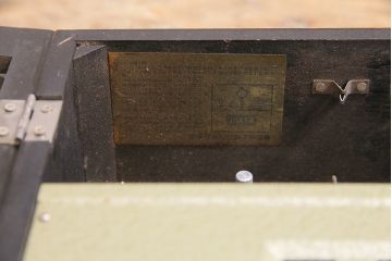 レトロ雑貨　SEIKO(セイコー)　ゼンマイ式　カレンダー付き　シックな色合いが上品な掛け時計(柱時計、振り子時計)(R-044816)