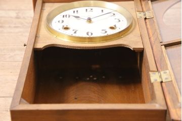 アンティーク時計　昭和初期　EIKOSHA(鶴巻時計店英工舎)　電池式　木の温もり感じる宮型掛時計(柱時計、振り子時計)(R-044817)
