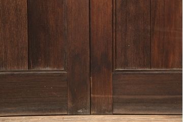 レトロ建具　昭和中期　使いこまれた木が味わい深い板戸2枚セット(引き戸、建具)(R-044844)