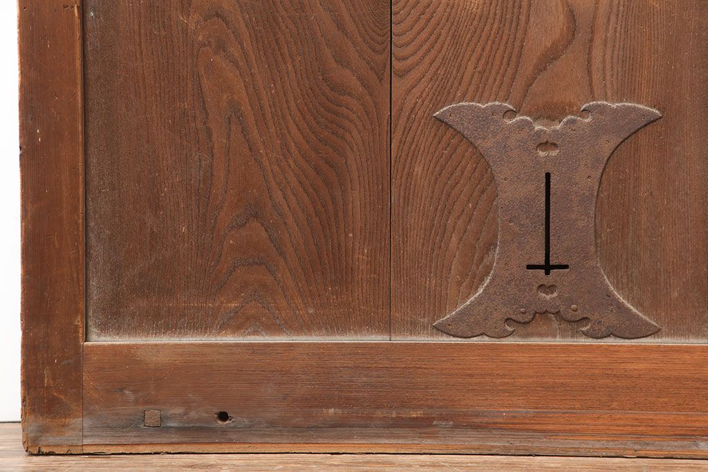 アンティーク建具　明治期　板部ケヤキ材　竹の装飾が珍しい蔵戸(玄関戸、引き戸、建具)(R-044847)