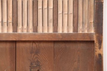 アンティーク建具　明治期　板部ケヤキ材　竹の装飾が珍しい蔵戸(玄関戸、引き戸、建具)(R-044847)