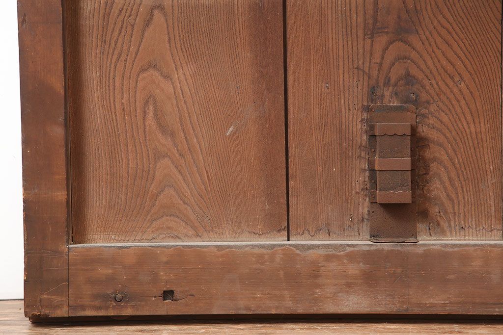 アンティーク建具　明治期　板部ケヤキ材　竹の装飾が珍しい蔵戸(玄関戸、引き戸、建具)(R-044847)