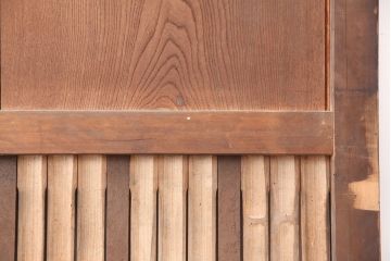 アンティーク建具　明治期　板部ケヤキ材　竹の装飾が珍しい蔵戸(玄関戸、引き戸、建具)(R-044847)