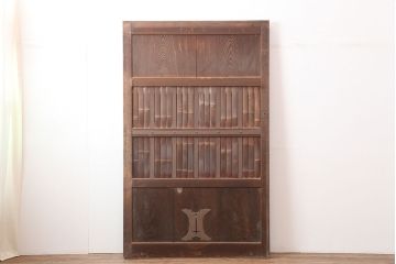 アンティーク建具　明治期　板部ケヤキ材　竹の装飾が珍しい蔵戸(玄関戸、引き戸、建具)(R-044848)