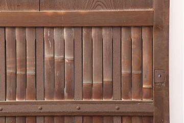 アンティーク建具　明治期　板部ケヤキ材　竹の装飾が珍しい蔵戸(玄関戸、引き戸、建具)(R-044848)