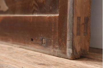 アンティーク建具　明治期　板部ケヤキ材　竹の装飾が珍しい蔵戸(玄関戸、引き戸、建具)(R-044848)