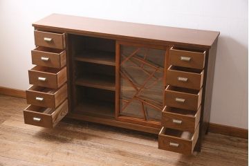 ラフジュ工房オリジナル　昭和初期　古建具リメイク　ユニークなデザインの格子戸を使ったサイドボード(リビングボード、サイドキャビネット、収納棚、戸棚)(R-044849)