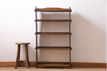 アンティーク家具　昭和レトロ　栓材　楔式　透かしがおしゃれな本棚(飾り棚、シェルフ)(R-044852)