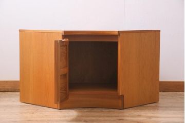 ヴィンテージ家具　イギリスビンテージ　nathan(ネイサン)社　北欧スタイルのコーナーキャビネット(サイドボード、テレビ台)(R-044855)