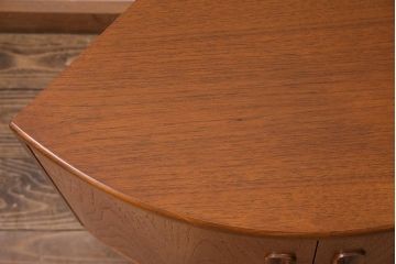 ヴィンテージ家具　北欧ビンテージ　G-PLAN(ジープラン)　Fresco(フレスコ)　チーク材製のコーナーキャビネット(収納棚、戸棚)(R-044856)