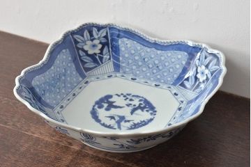 江戸期　上手物　古伊万里　窓絵染付　松竹梅見込　変形深鉢(深皿、和食器)(R-044862)