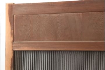 アンティーク建具　昭和初期　総ヒノキ材　特大サイズ　鉄格子入り!どっしりとした存在感のある蔵戸(玄関戸、引き戸、建具)(R-044871)