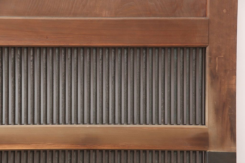 アンティーク建具　昭和初期　総ヒノキ材　特大サイズ　鉄格子入り!どっしりとした存在感のある蔵戸(玄関戸、引き戸、建具)(R-044871)