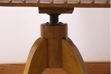 アンティーク家具　昭和中期　ナラ材　柔らかな雰囲気でかわいらしいドクターチェア(回転椅子)(R-044876)