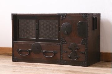 アンティーク家具　明治期　古箪笥リメイク　組子入り　味わい深い風合いが魅力の時代箪笥テレビ台(ローボード、収納棚)(R-044877)