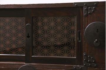 アンティーク家具　明治期　古箪笥リメイク　組子入り　味わい深い風合いが魅力の時代箪笥テレビ台(ローボード、収納棚)(R-044877)