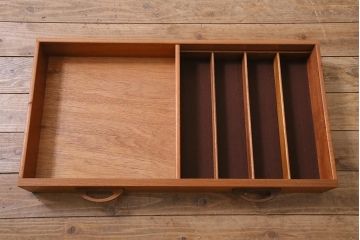 ヴィンテージ家具　北欧ビンテージ　G-PLAN(ジープラン)　siera(シエラ)シリーズ　チーク材　温かみのある木味が魅力のサイドキャビネット(サイドボード、リビングボード、収納棚)(R-044882)