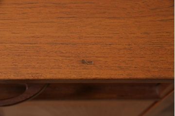 ヴィンテージ家具　北欧ビンテージ　G-PLAN(ジープラン)　siera(シエラ)シリーズ　チーク材　温かみのある木味が魅力のサイドキャビネット(サイドボード、リビングボード、収納棚)(R-044882)