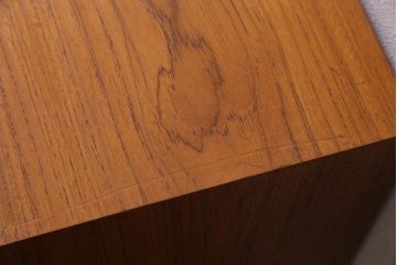 ヴィンテージ家具　北欧ビンテージ　G-PLAN(ジープラン)　siera(シエラ)シリーズ　チーク材　温かみのある木味が魅力のサイドキャビネット(サイドボード、リビングボード、収納棚)(R-044882)