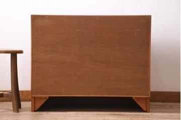 ヴィンテージ家具　北欧ビンテージ　G-PLAN(ジープラン)　siera(シエラ)シリーズ　チーク材　温かみのある木味が魅力のサイドキャビネット(サイドボード、リビングボード、収納棚)(R-044882)